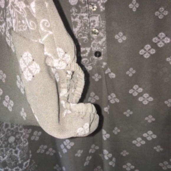 Maurices Green Sheer Floral Blouse - Picture 4 of 4